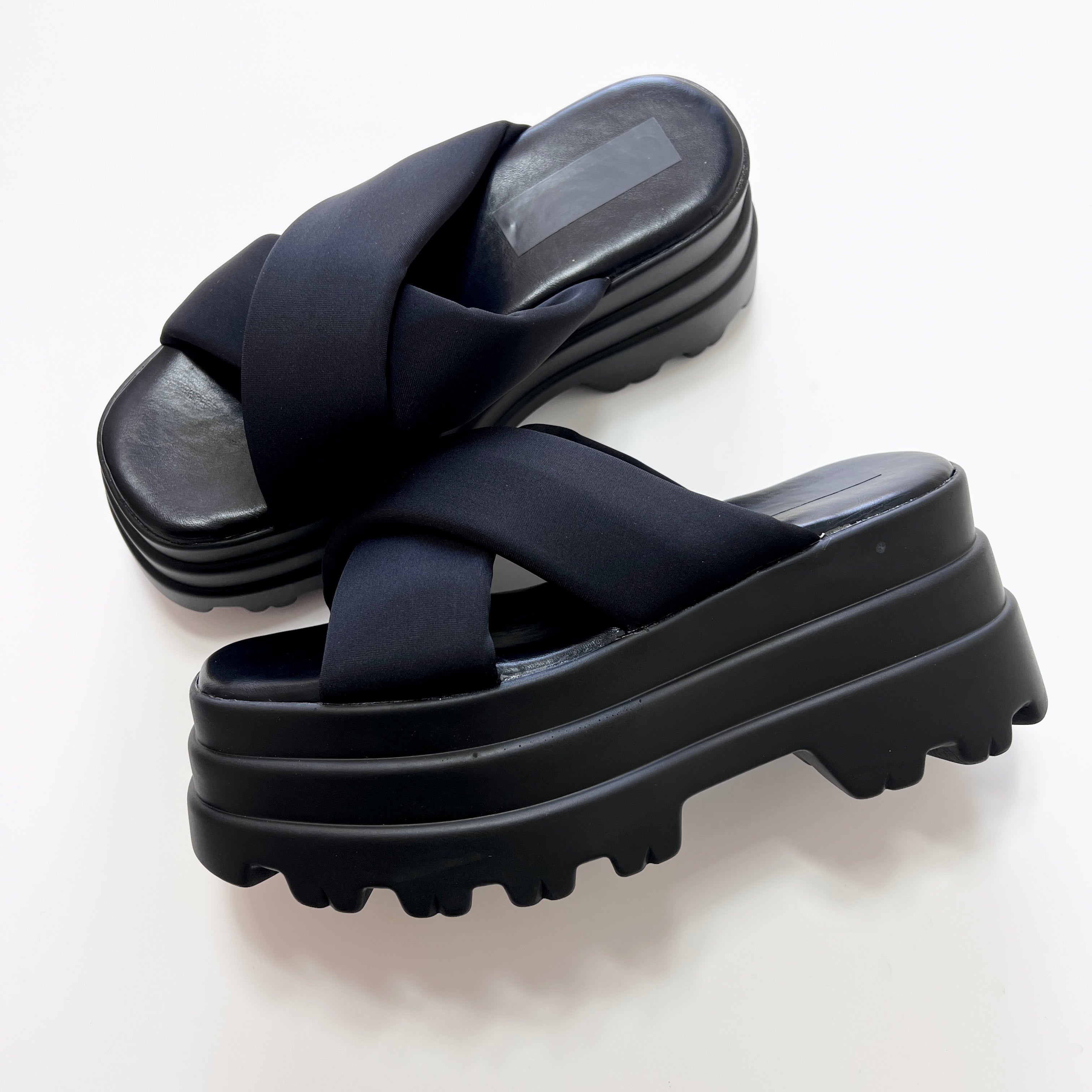 Monserrat Black MPZ