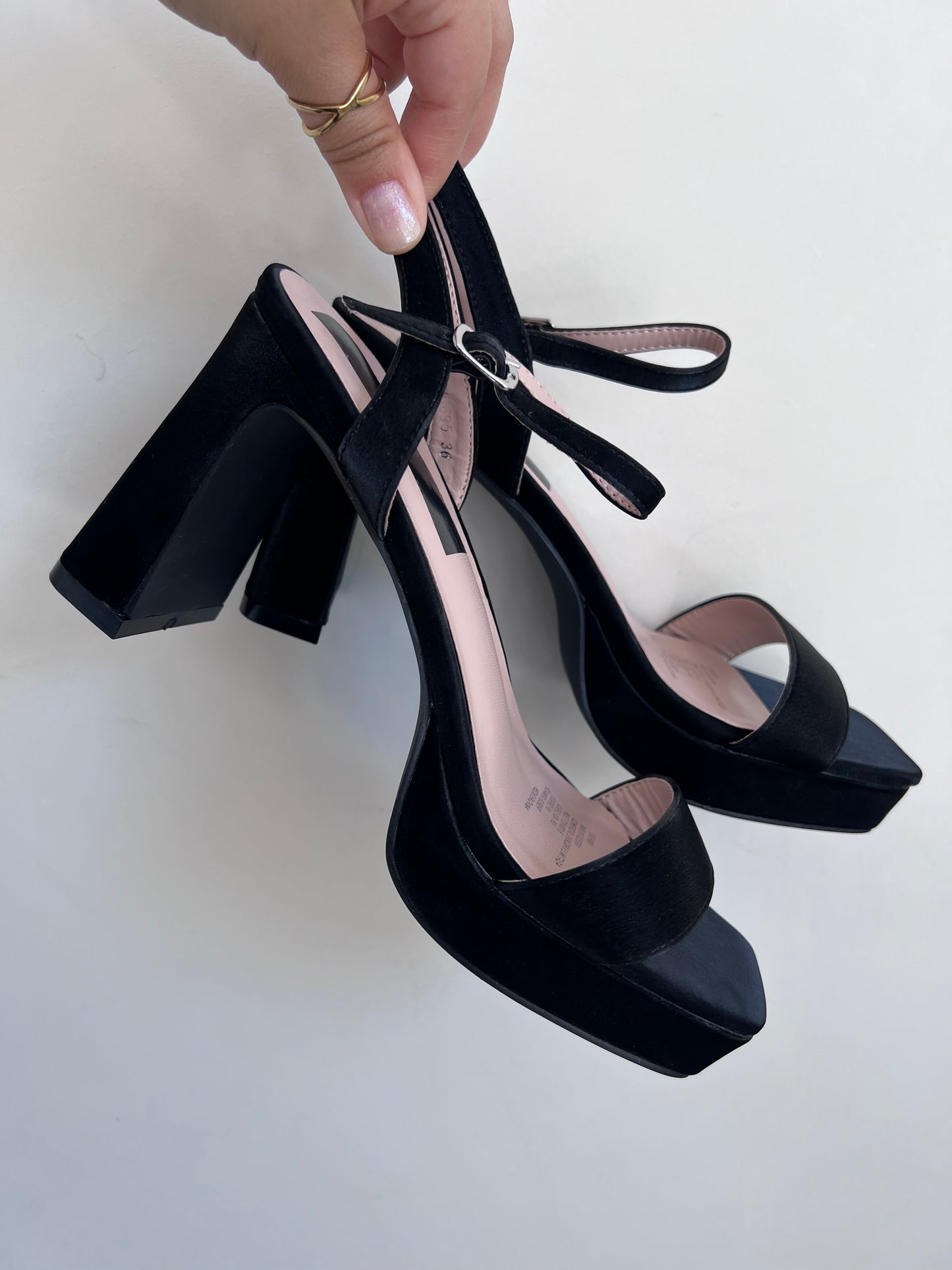 Sandalias negras taco rectangular