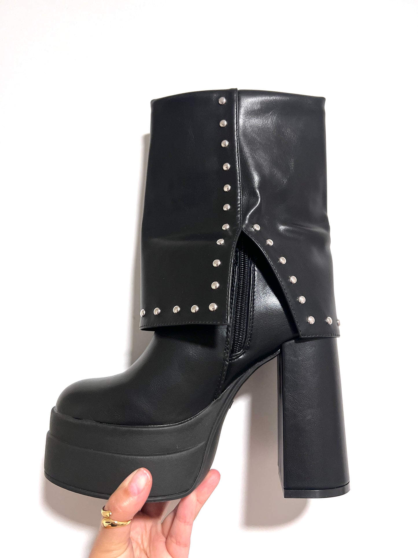 Karol Black-24js30