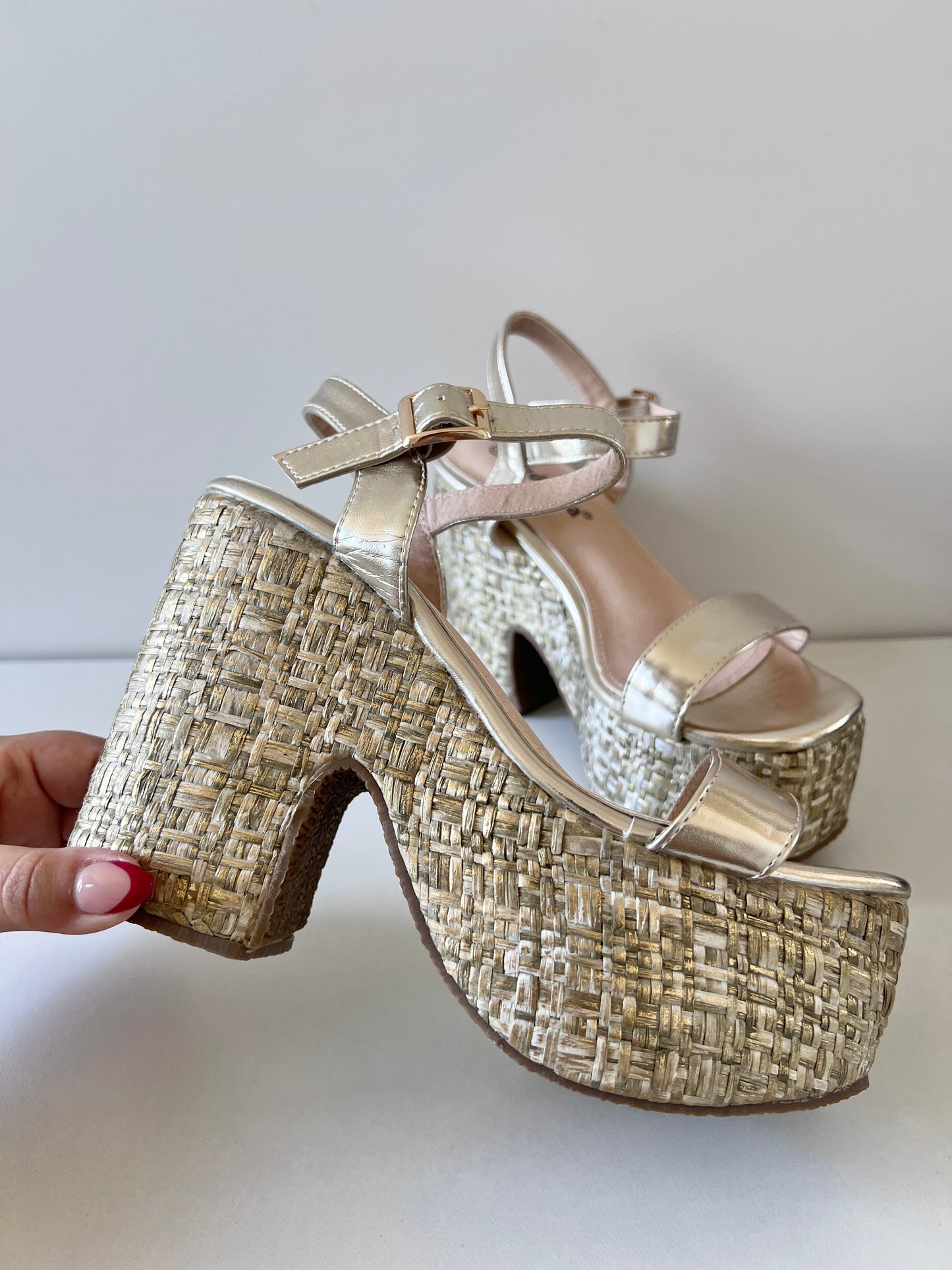 Sandalias plataforma doradas