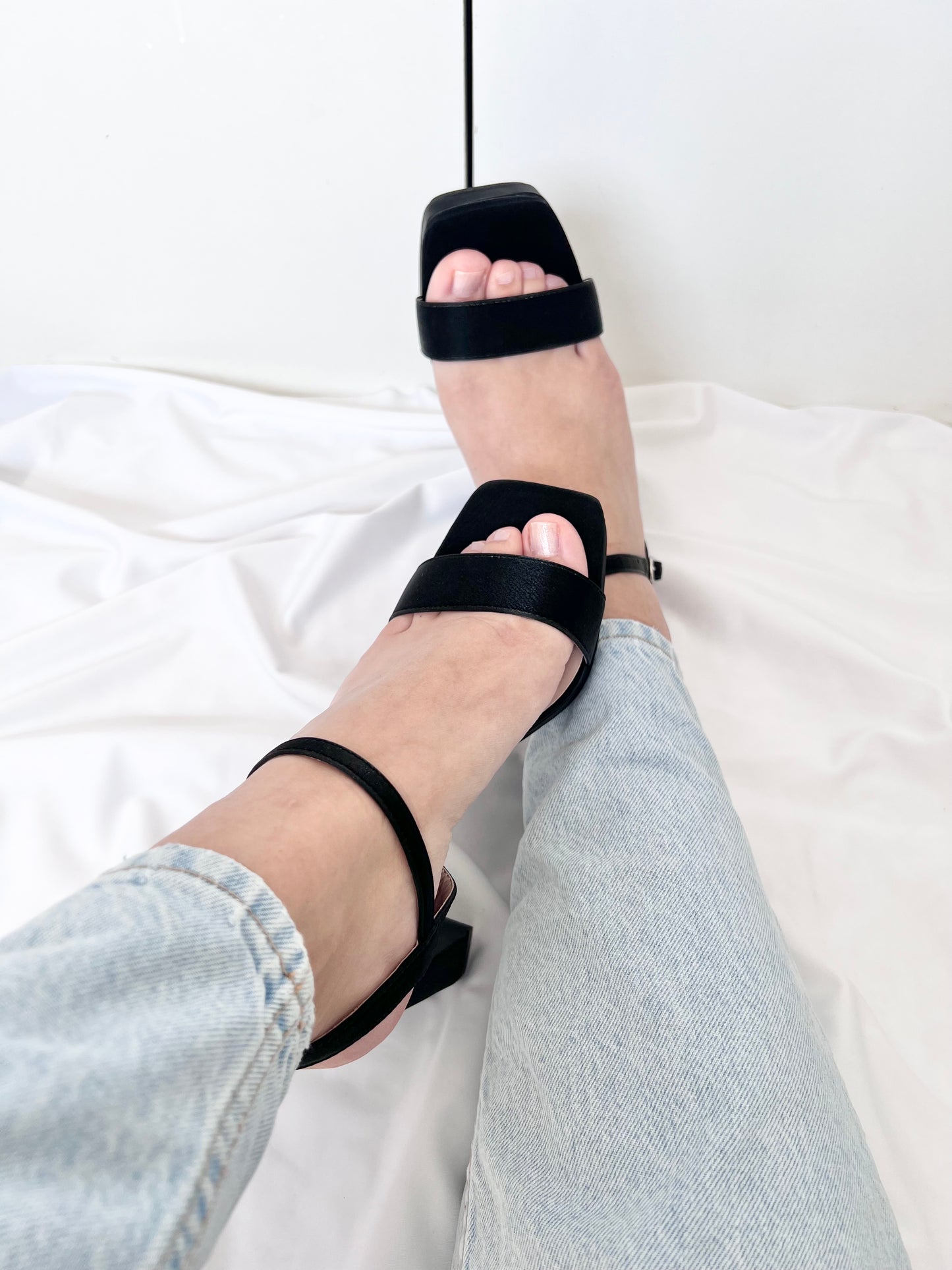 Sandalias negras taco rectangular