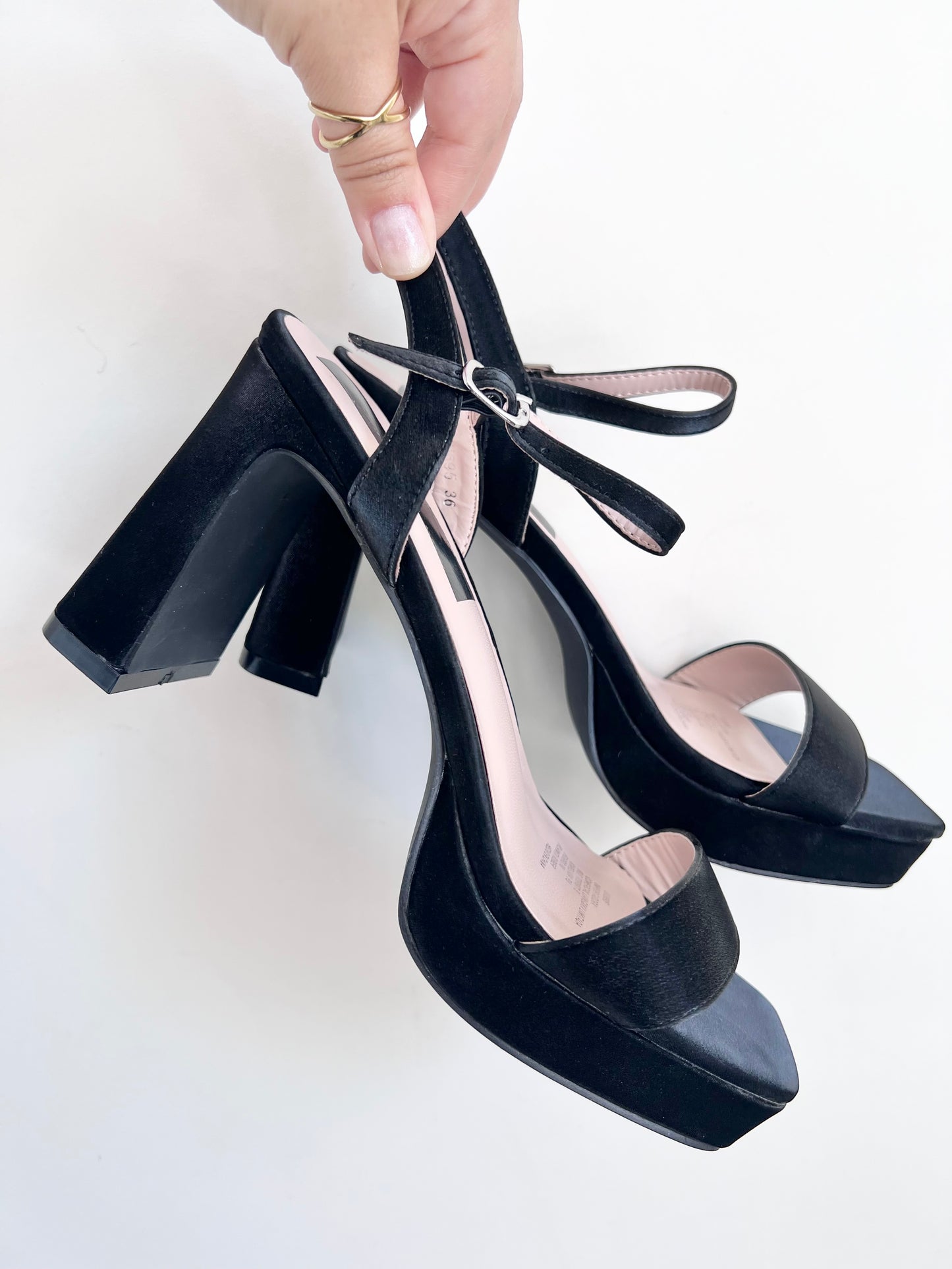 Sandalias negras taco rectangular